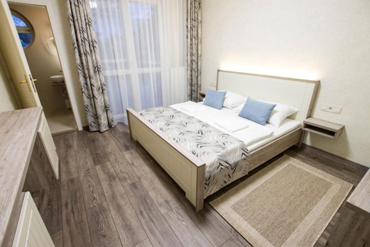 Jarja Panzio Hotell Hajdúszoboszló Exteriör bild