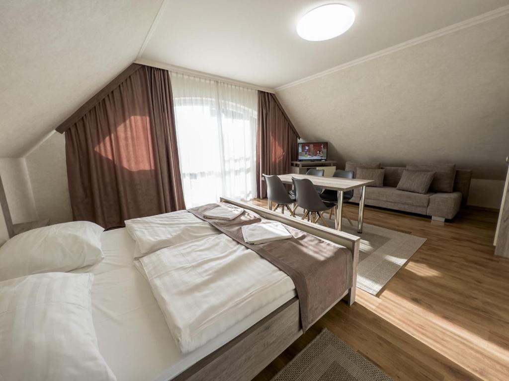 Jarja Panzio Hotell Hajdúszoboszló Exteriör bild