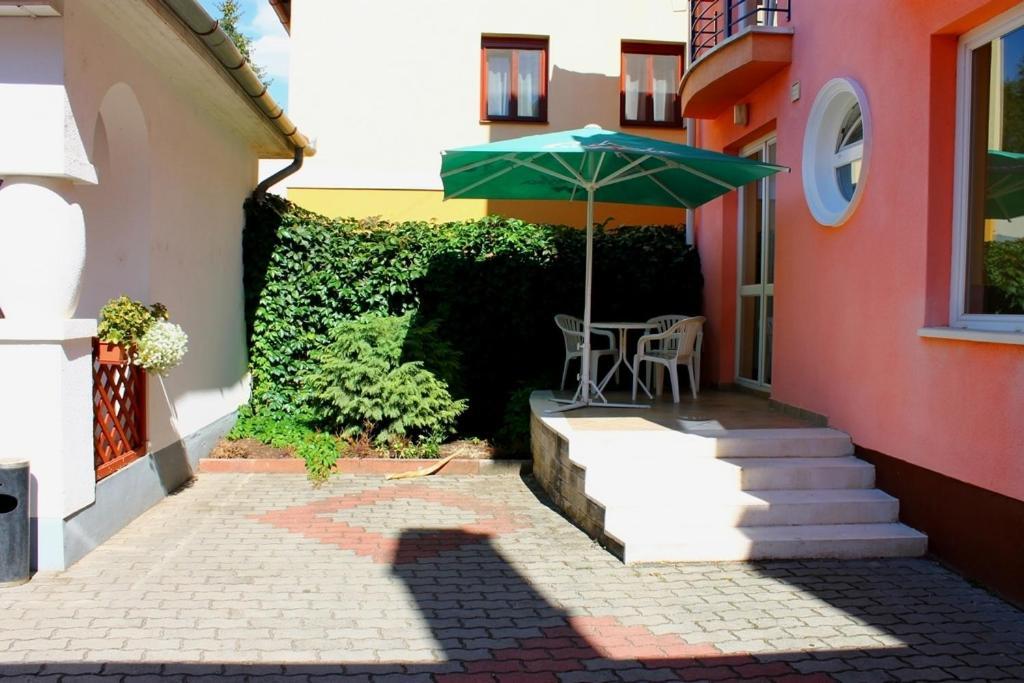 Jarja Panzio Hotell Hajdúszoboszló Exteriör bild